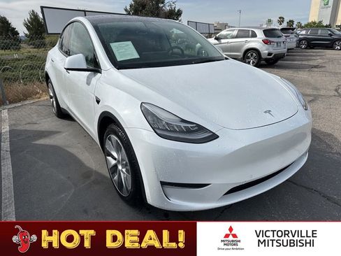 Used 2022 Tesla Model Y Long Range image 1