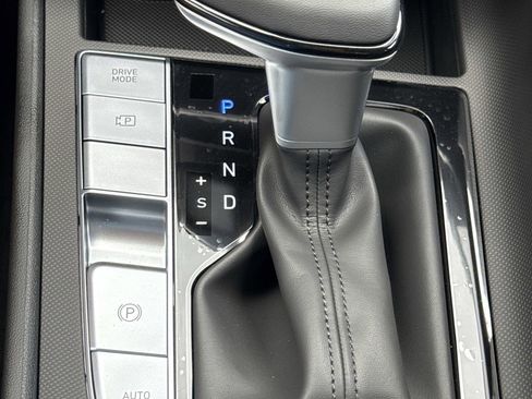 New 2026 Hyundai Elantra Limited FWD image 27