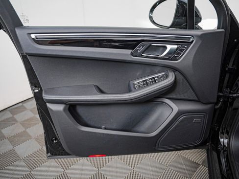 Certified 2026 Porsche Macan AWD/4WD image 25