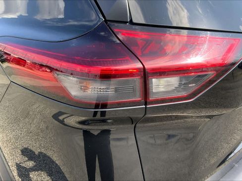 Used 2021 Nissan Rogue S FWD image 28