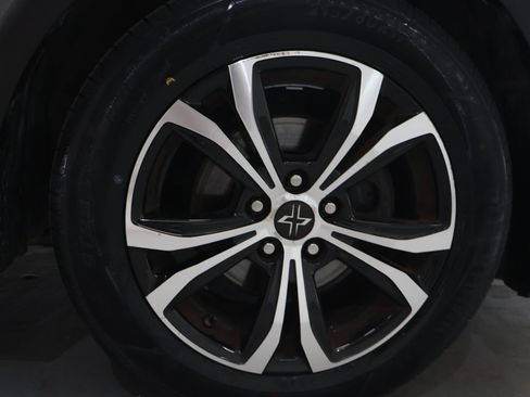 Used 2021 Toyota C-HR LE FWD image 32