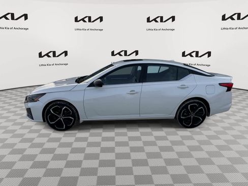 Used 2023 Nissan Altima 2.5 SR w/ SR Premium Package image 5