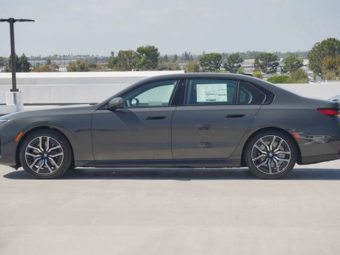 Used 2026 BMW 740i RWD image 4