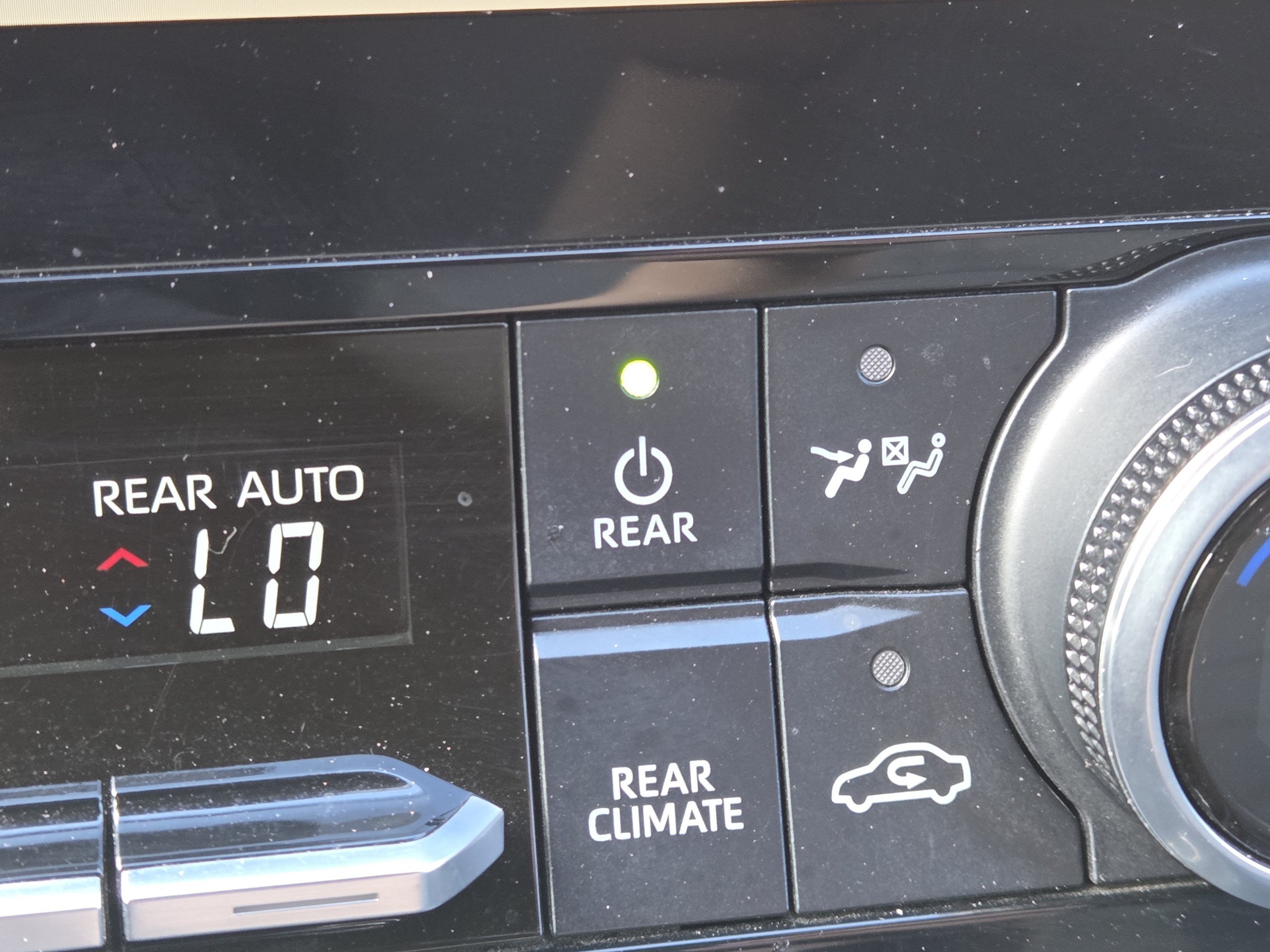 Used 2023 Toyota Highlander XLE AWD/4WD image 41