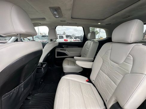 Used 2022 Kia Telluride SX w/ SX Prestige Package image 9