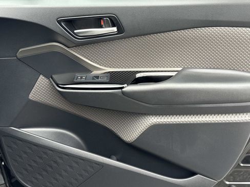 Used 2021 Toyota C-HR Limited image 18