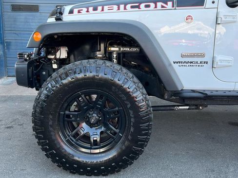 Used 2017 Jeep Wrangler Rubicon image 2