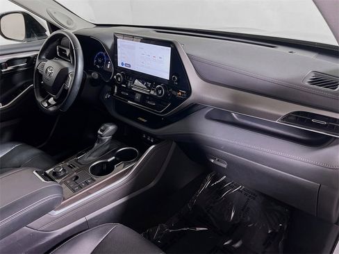 Used 2023 Toyota Highlander Limited image 26