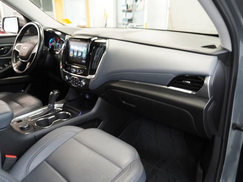 Used 2018 Chevrolet Traverse LT w/ LPO, Cargo Package AWD/4WD image 40