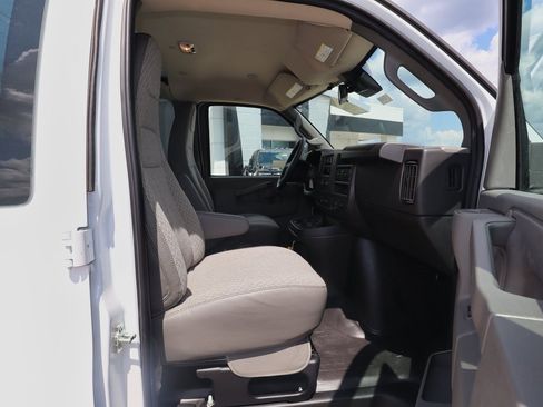 New 2025 GMC Savana 2500 Extended w/ Driver Convenience Package image 22