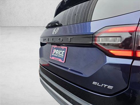 Used 2023 Honda Pilot Elite image 12