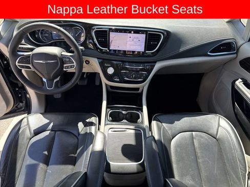 Used 2023 Chrysler Pacifica Limited FWD image 21