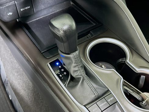 Used 2024 Toyota Camry LE w/ Convenience Package FWD image 21