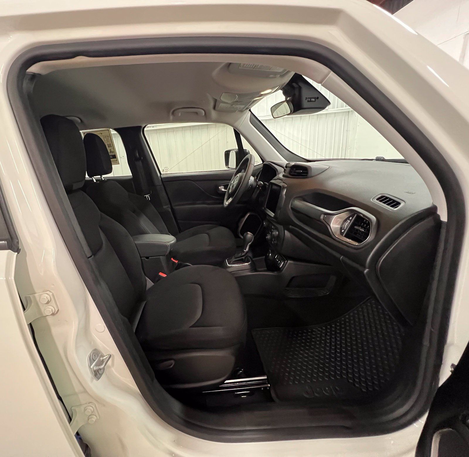 Used 2023 Jeep Renegade Latitude AWD/4WD image 18