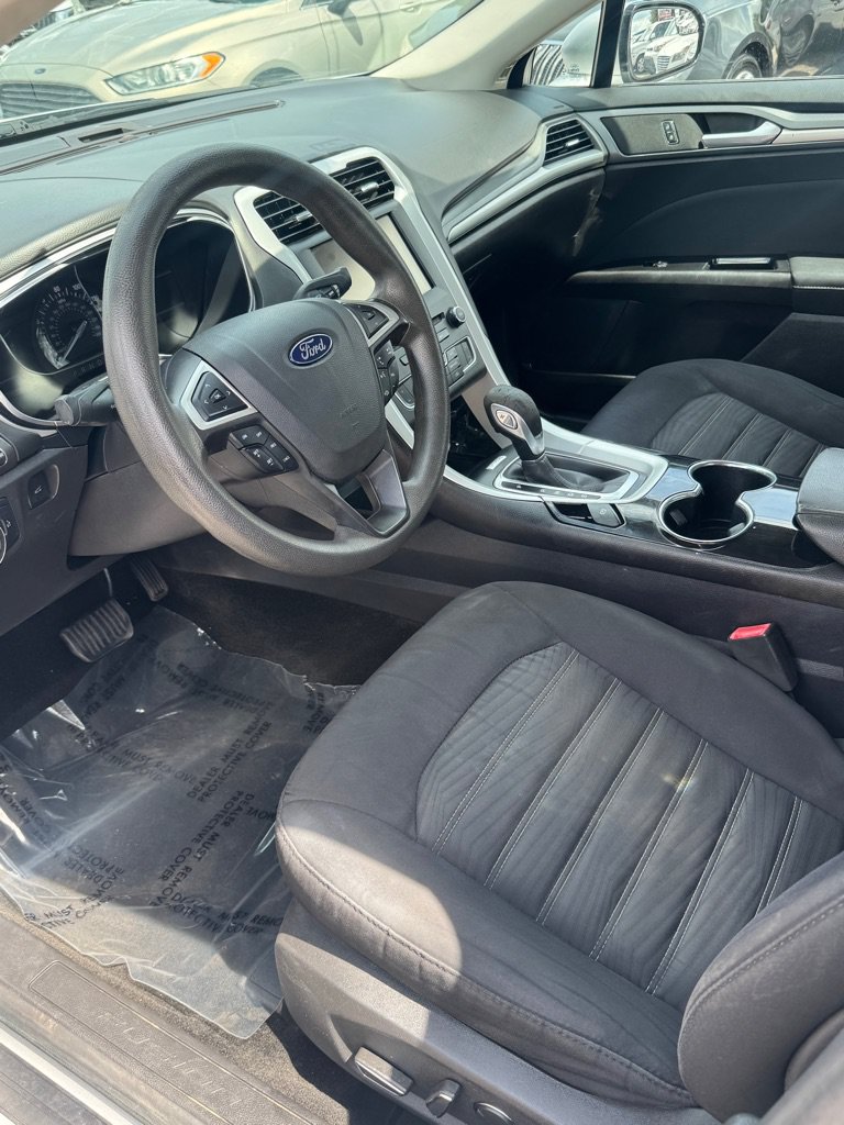 Used 2016 Ford Fusion SE FWD image 8