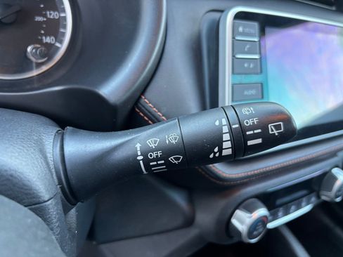 Used 2020 Nissan Kicks SR w/ Exterior Package image 19