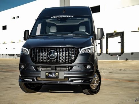 Used 2023 Mercedes-Benz Sprinter 3500 image 2