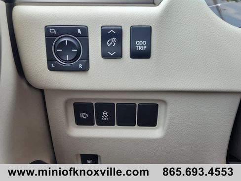 Used 2014 Lexus GX 460 w/ Premium Package AWD/4WD image 26
