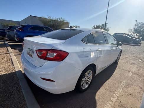 Used 2019 Chevrolet Cruze LS w/ LS Convenience Package FWD image 3