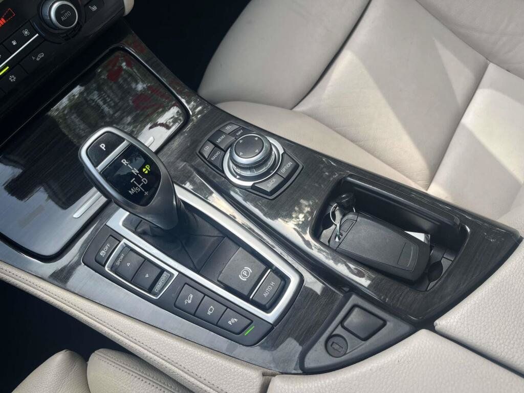 Used 2012 BMW 550i xDrive Sedan AWD/4WD image 25