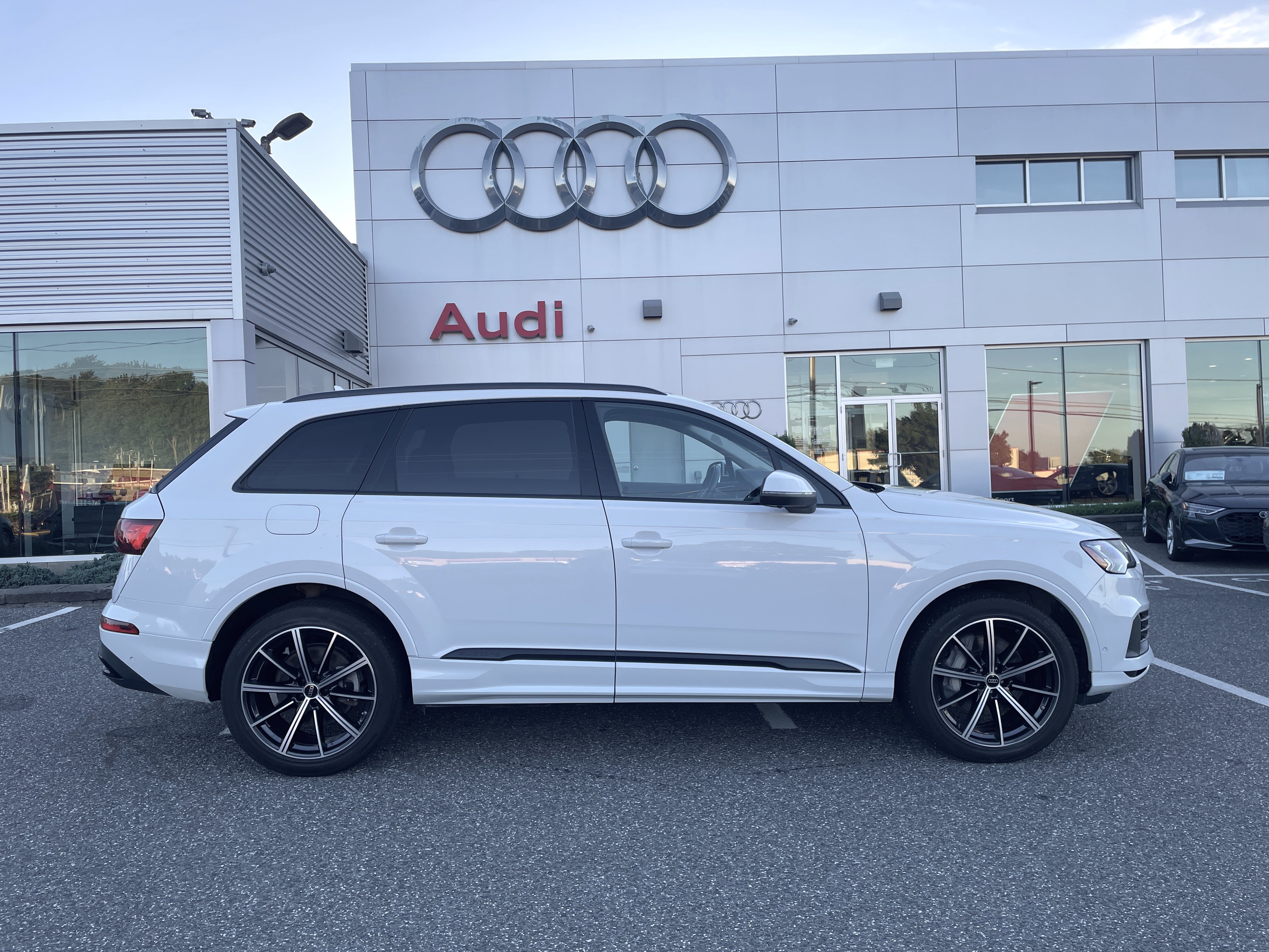 Certified 2024 Audi Q7 3.0T Premium Plus AWD/4WD image 3