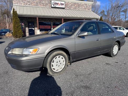 Used 1998 Toyota Camry CE image 1