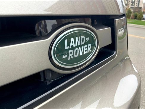 Used 2025 Land Rover Defender 110 X-Dynamic SE image 31