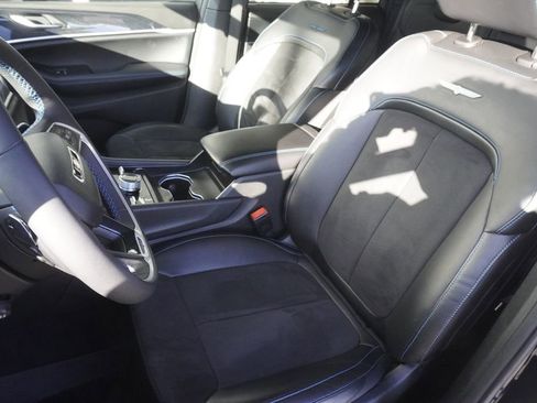 Used 2024 Jeep Grand Cherokee Trailhawk w/ Advanced Protech Group II image 20