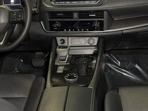 Used 2025 Nissan Rogue SV AWD/4WD image 15