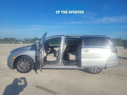 New 2026 Honda Odyssey Touring image 4