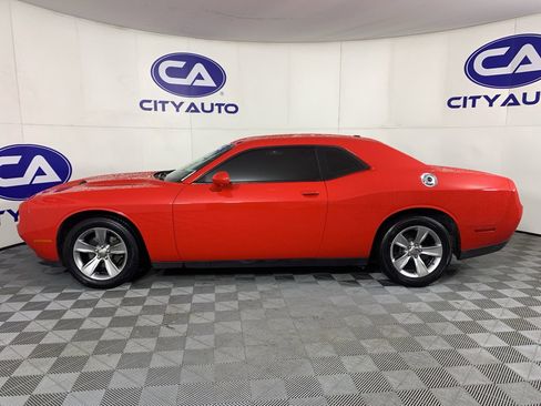 Used 2015 Dodge Challenger SXT w/ Driver Convenience Group image 6