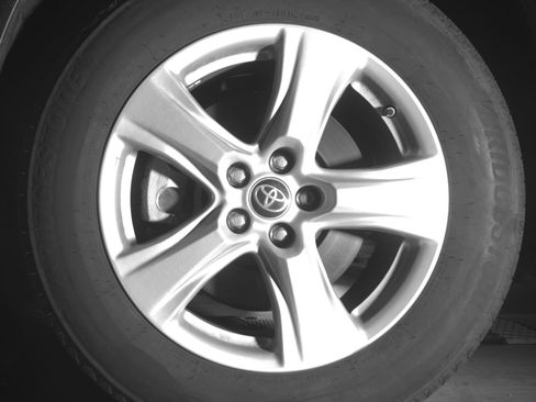 Used 2025 Toyota Highlander LE FWD image 12