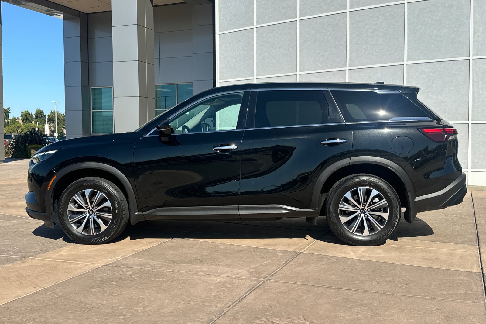 Used 2023 INFINITI QX60 Pure AWD/4WD image 7