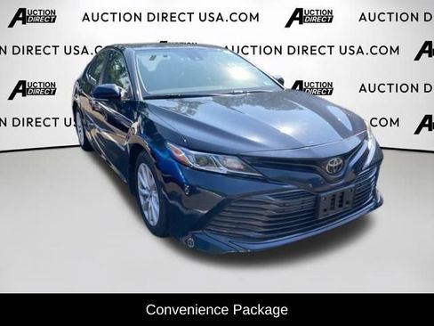 Used 2020 Toyota Camry LE w/ Convenience Package FWD image 3