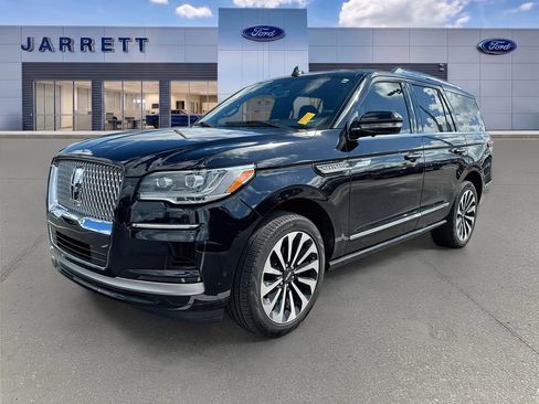 Used 2023 Lincoln Navigator Reserve AWD/4WD image 2