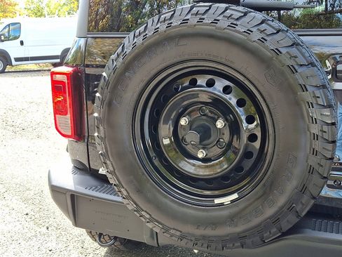 Used 2023 Ford Bronco Black Diamond image 17