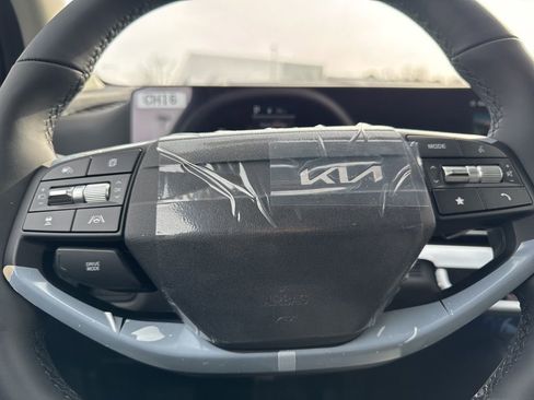 New 2026 Kia Sportage LX image 17