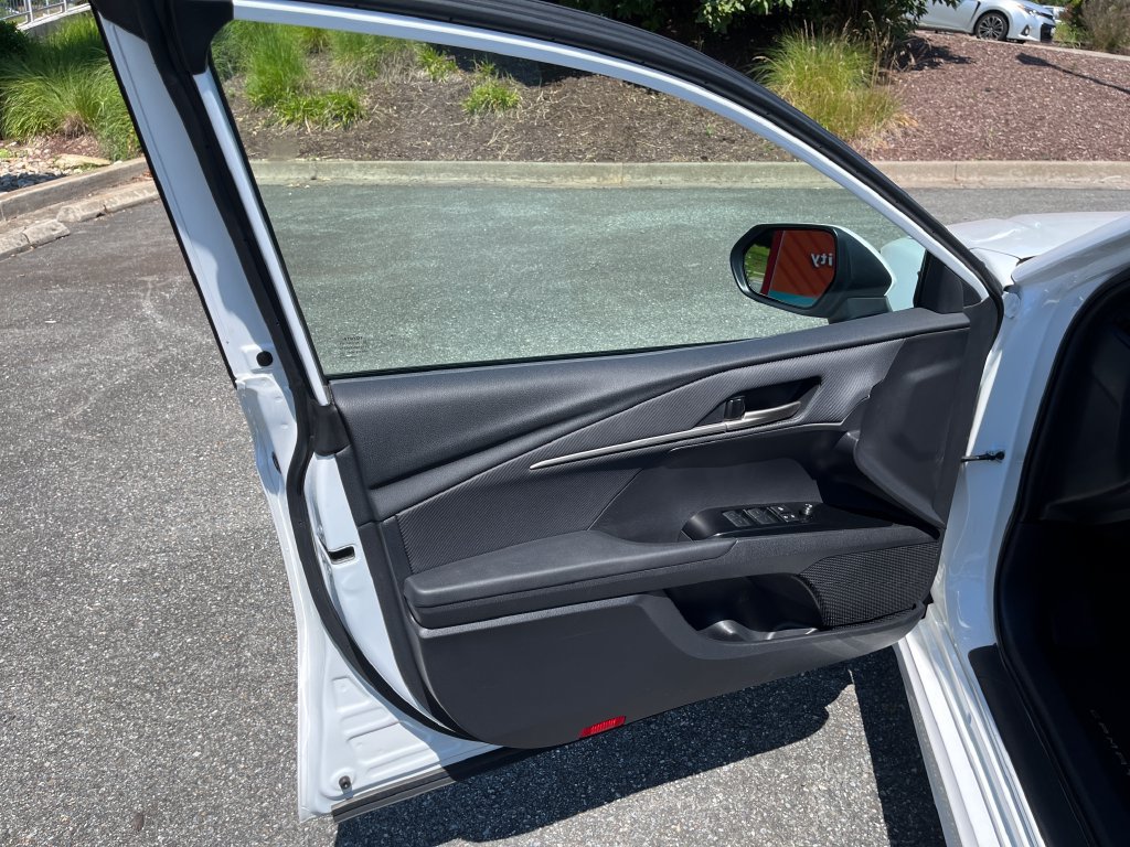 Used 2025 Toyota Camry SE FWD image 10