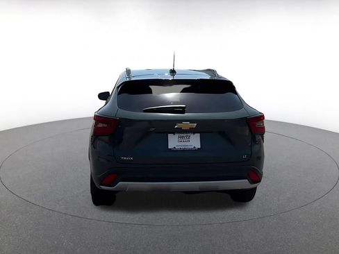 Used 2025 Chevrolet Trax LT FWD image 12