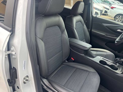 Used 2025 Buick Envista Preferred FWD image 35