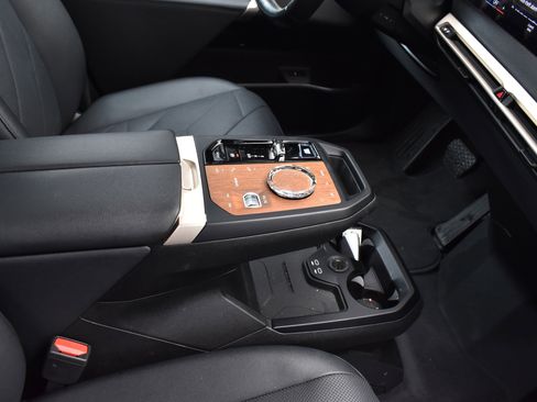 Used 2022 BMW iX xDrive50 w/ Premium Package image 31