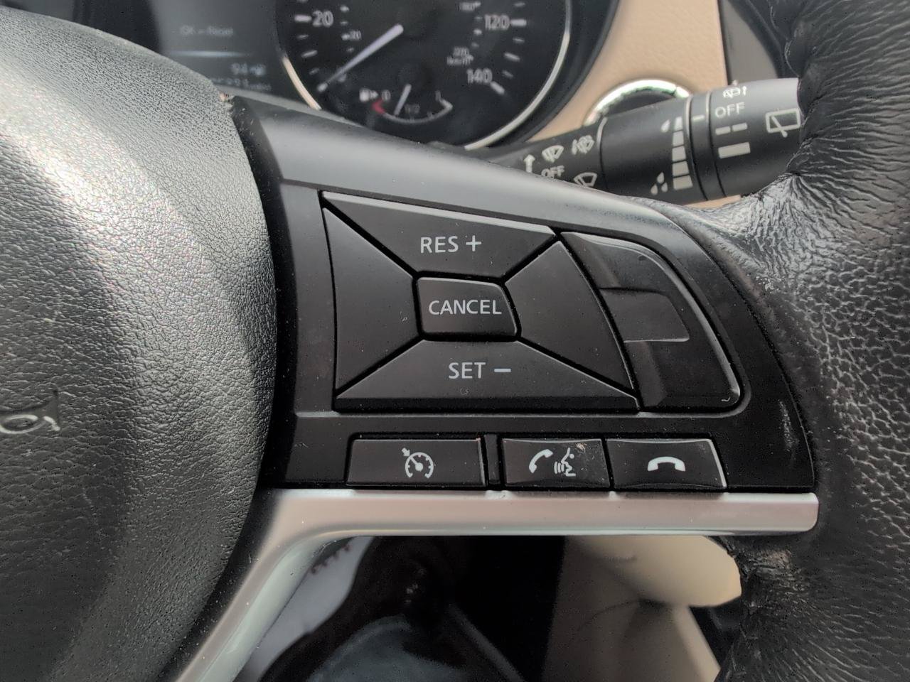 Used 2017 Nissan Rogue SV AWD/4WD image 17