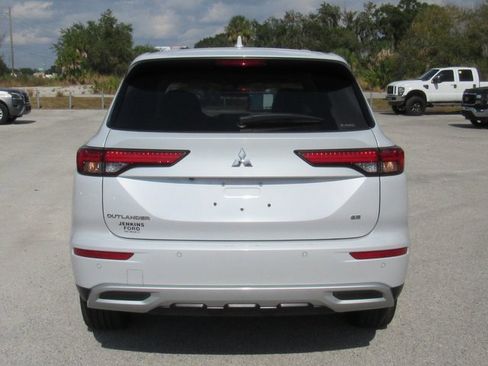 Used 2024 Mitsubishi Outlander SE image 4