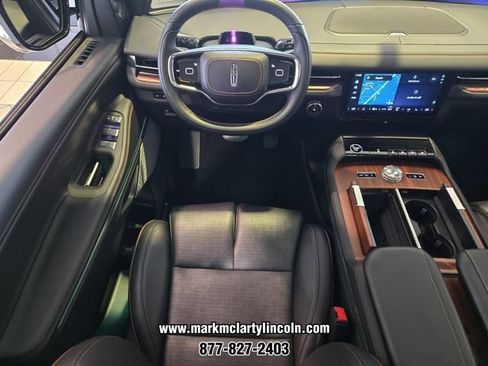 New 2026 Lincoln Navigator L Black Label AWD/4WD image 10