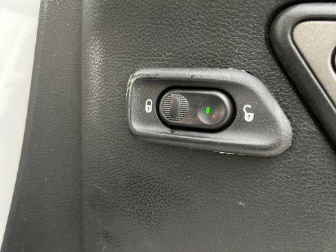 Used 2017 Jeep Wrangler Unlimited Sport w/ Quick Order Package 24S AWD/4WD image 27