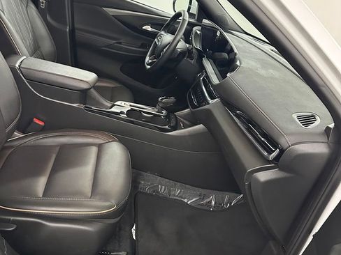 Used 2025 Buick Envista Avenir image 35
