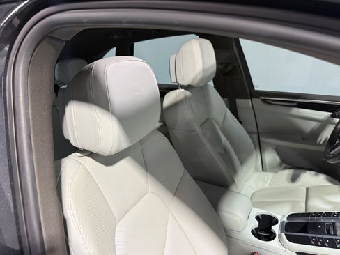 Used 2021 Porsche Macan AWD/4WD image 27