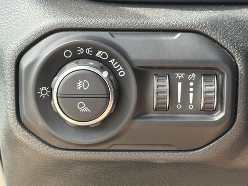 Used 2021 Jeep Gladiator Overland AWD/4WD image 19