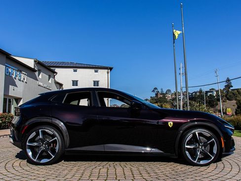 Certified 2025 Ferrari Purosangue image 3