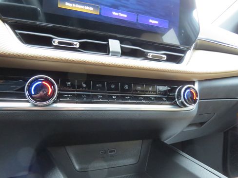New 2026 Chevrolet Equinox ACTIV w/ Convenience Package III FWD image 19